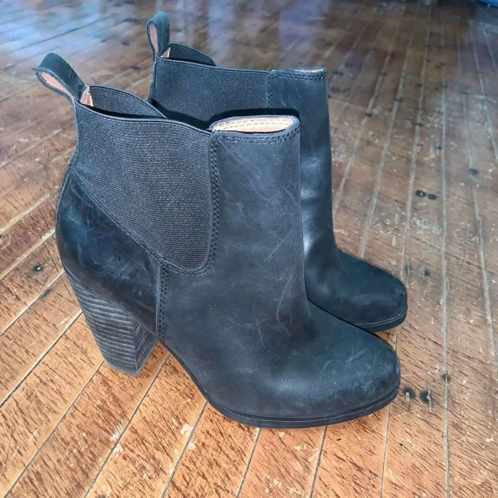 Lucky Brand black suede 6.5 heeled normcore ankle boots